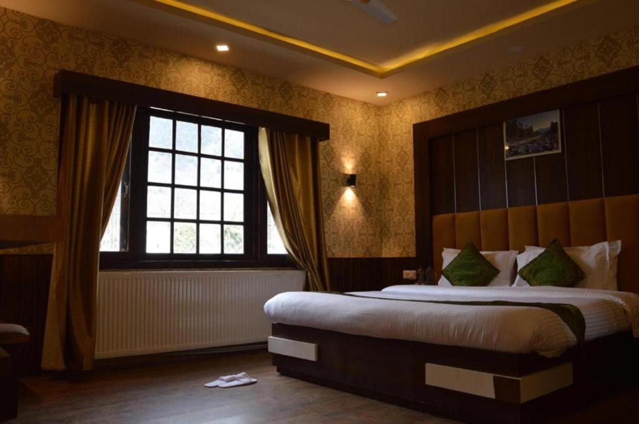 Hotel Outlook Pahalgam Ngoại thất bức ảnh