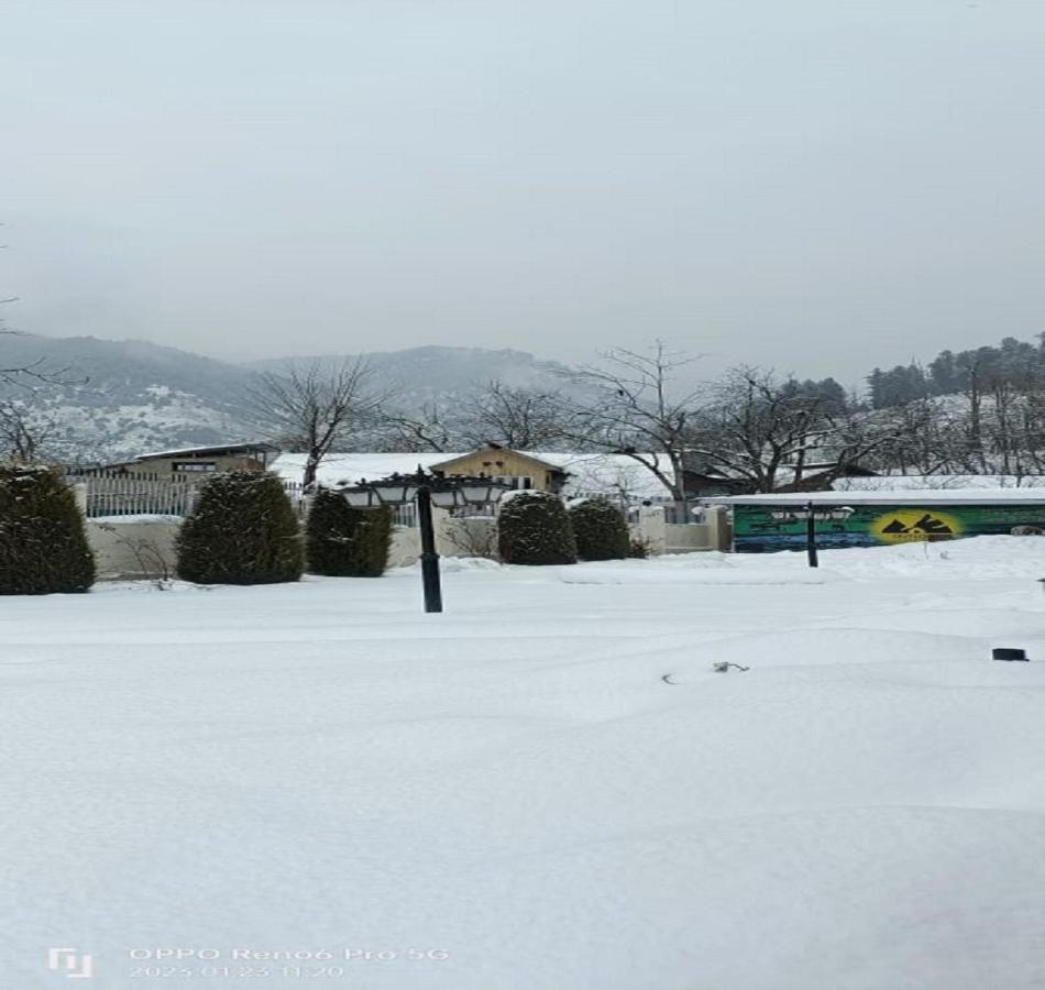 Hotel Outlook Pahalgam Ngoại thất bức ảnh