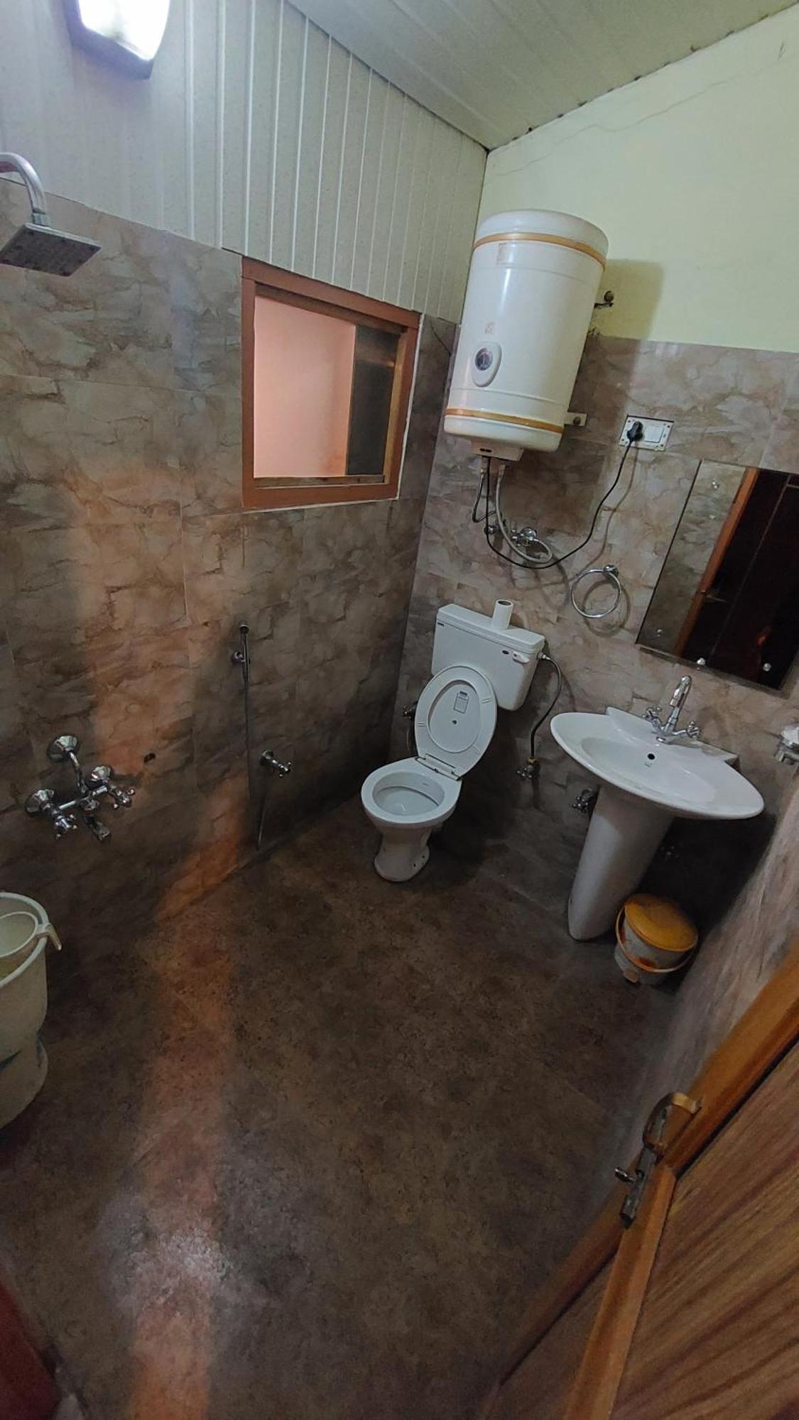 Hotel Outlook Pahalgam Ngoại thất bức ảnh