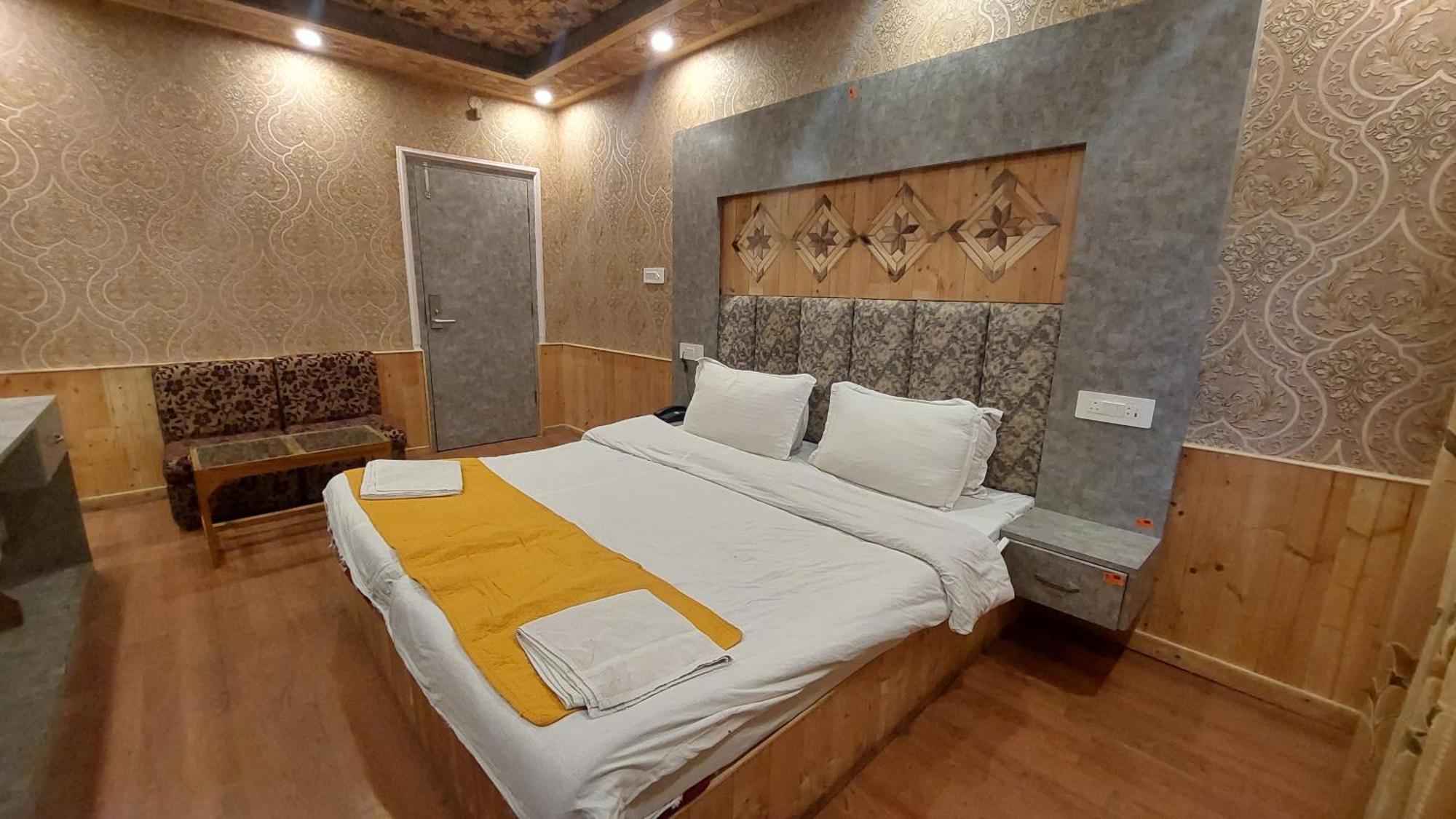 Hotel Outlook Pahalgam Ngoại thất bức ảnh