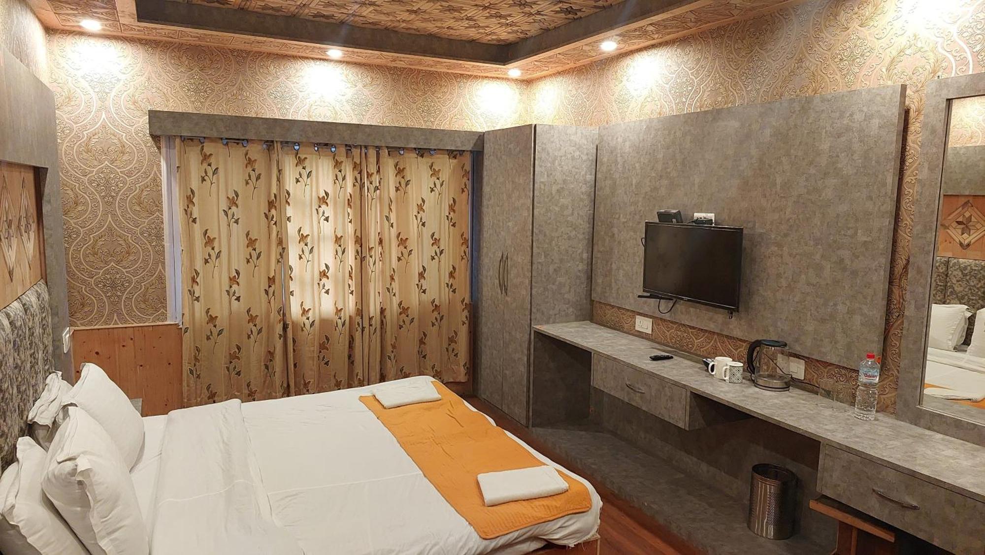 Hotel Outlook Pahalgam Ngoại thất bức ảnh